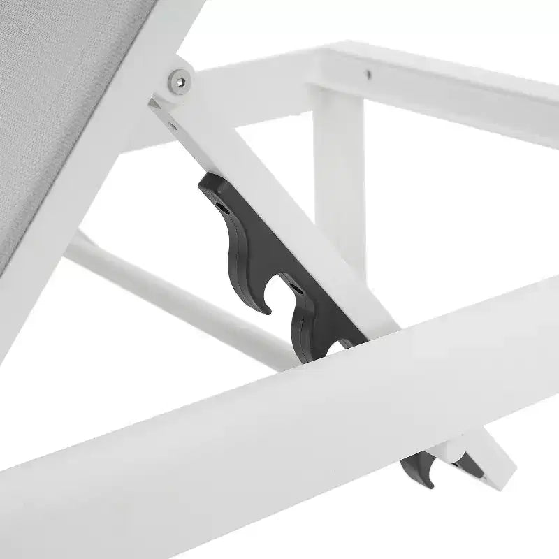 Ensemble de 2 chaises longues d'extérieur modernes Okak avec table d'appoint, chaises de patio avec cadre en aluminium antirouille pour bord de piscine, jardin, arrière-cour