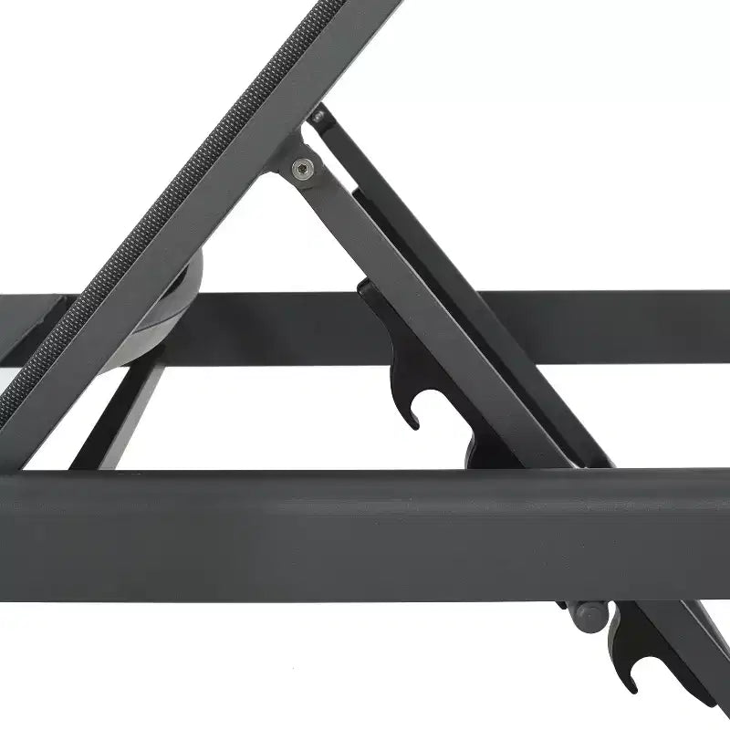 Ensemble de 2 chaises longues d'extérieur modernes Okak avec table d'appoint, chaises de patio avec cadre en aluminium antirouille pour bord de piscine, jardin, arrière-cour