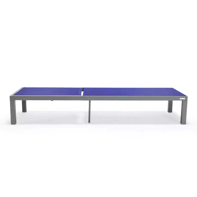 Ensemble de 2 chaises longues de patio LeisureMod Marlin en aluminium gris moderne avec table d'appoint foyer carré, mobilier d'extérieur pour patio, terrasse et bord de piscine