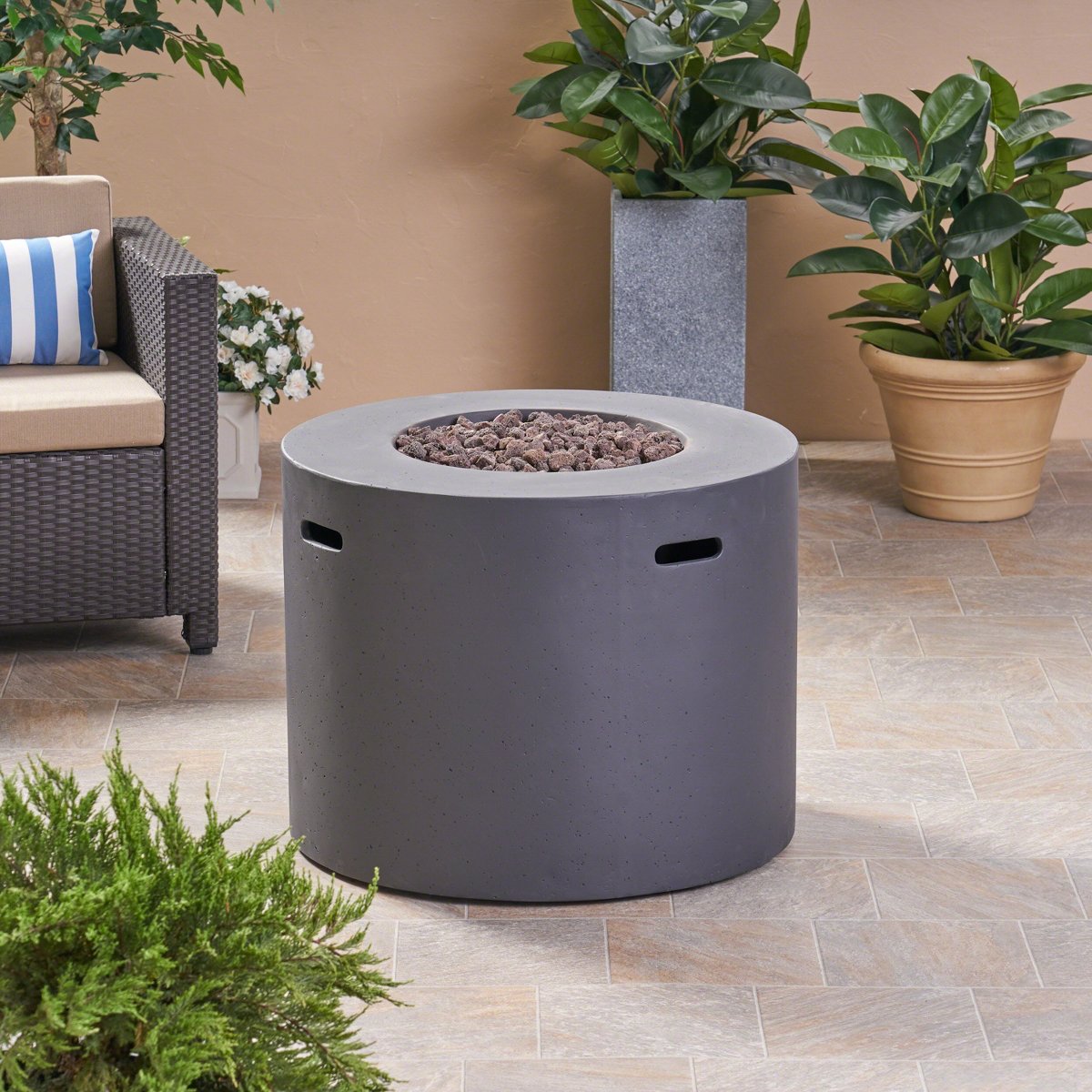 Outdoor 40,000 BTU Lightweight Concrete Circular Fire Pit Table